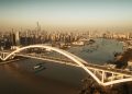 Com um vão livre de 550 metros sobre o rio Huangpu, a Ponte Lupu em Xangai destaca-se como uma das maiores e mais complexas obras de engenharia em arco metálico da Ásia