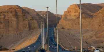 Estrada na Arábia Saudita com 450 km de extensão, a Makkah Road liga o deserto ao mar e é um marco de infraestrutura regional