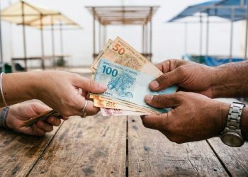 O filósofo que viveu há 2.400 anos e descreveu exatamente o que acontece quando você empresta dinheiro para amigos