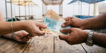 O filósofo que viveu há 2.400 anos e descreveu exatamente o que acontece quando você empresta dinheiro para amigos
