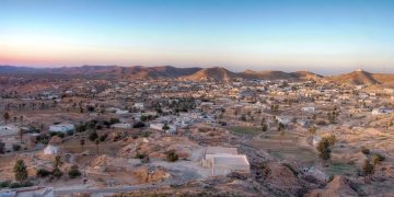 Com casas escavadas a 7 metros de profundidade, a vila dos trogloditas surge como o cenário real de Tatooine e refúgio subterrâneo