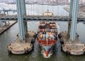 A genial técnica de engenharia que instalou ilhas de rocha flutuantes ao redor das pontes modernas para destruir navios desgovernados antes do choque
