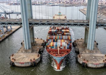 A genial técnica de engenharia que instalou ilhas de rocha flutuantes ao redor das pontes modernas para destruir navios desgovernados antes do choque