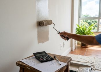 Quanto um pintor cobra para pintar uma casa de 70 m² em 2026, e por que o preparo da parede pode dobrar o orçamento
