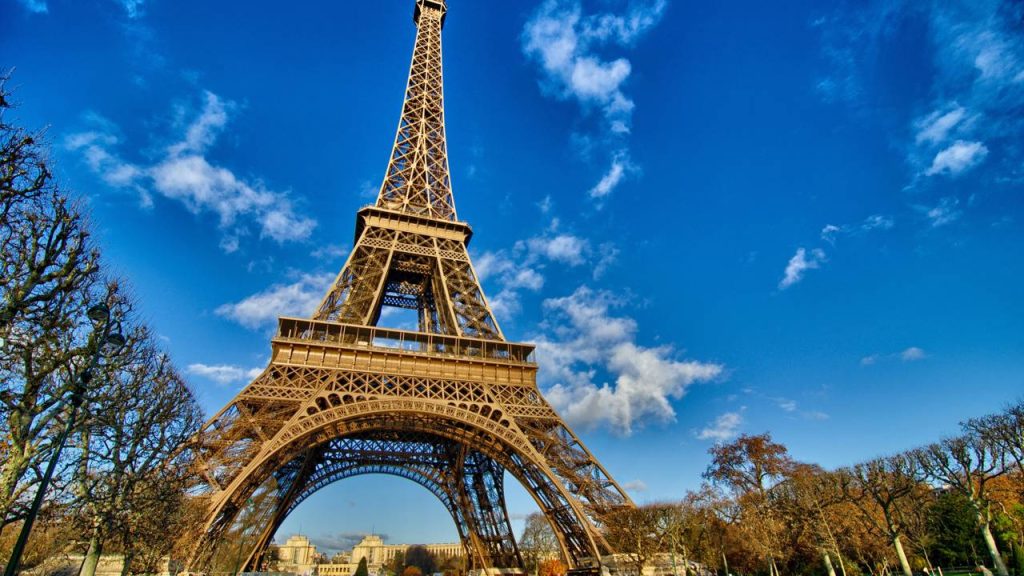 Com 2,1 milhões de habitantes, a capital da França divide seus 105 km² em 20 distritos que guardam séculos de história europeia