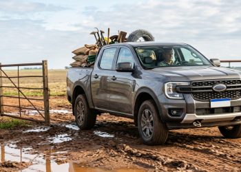 A picape média da Ford com motor forte e cabine tecnológica que tenta tirar compradores fiéis da Hilux