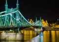 Inaugurada em 1896 com 333 metros de extensão e design Art Nouveau, esta ponte sobre o Danúbio é um símbolo de Budapeste