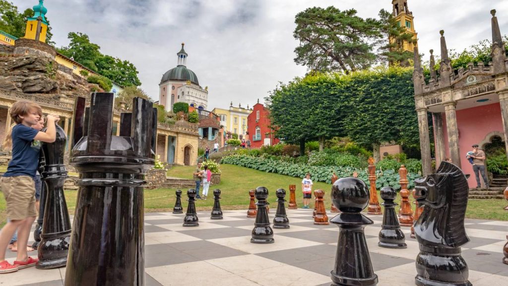 Vila do litoral galês, fundada em 1925, tem uma ótima qualidade de vida e um desenho arquitetônico de estilo italiano único no mundo