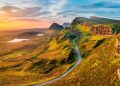 A estrada na Ilha de Skye atravessa 10 km de um terreno escorregadio formado por deslizamentos geológicos, sendo um desafio cênico