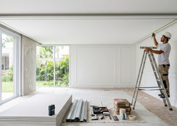 Quanto um gesseiro cobra para instalar o forro falso de drywall tabicado em uma sala de 30 metros quadrados em 2026