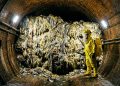 A repulsiva e sufocante profissão que paga milhares de euros para destruir blocos de gordura gigantes nos esgotos de Londres