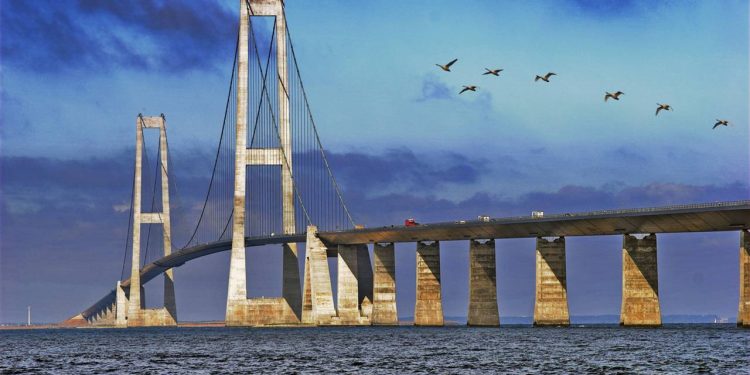 Ponte do Great Belt sustenta o título de gigante sobre as águas dinamarquesas