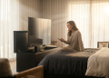 Quanto custa esconder a TV dentro da cama com sistema automático e deixar o quarto super moderno