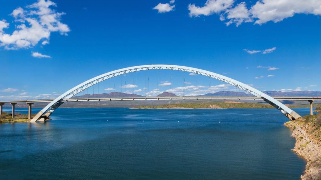 Com suas extensas rampas atravessando o Rio Potomac, a ponte de 1964 virou o elo automobilístico fundamental entre Washington e o estado da Virgínia