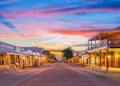 Fundada em 1877 durante o auge da prata, esta cidade do Arizona preserva o cenário real do faroeste americano