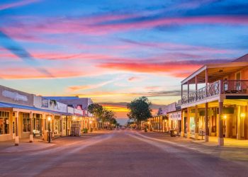 Fundada em 1877 durante o auge da prata, esta cidade do Arizona preserva o cenário real do faroeste americano
