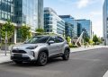 O SUV híbrido japonês que não quebra e faz 20 km por litro sendo o pesadelo dos postos de combustível