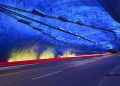O túnel de 24 quilômetros que demorou 5 anos para ser escavado na rocha e usa ilusões de ótica psicológicas para impedir que motoristas durmam ao volante