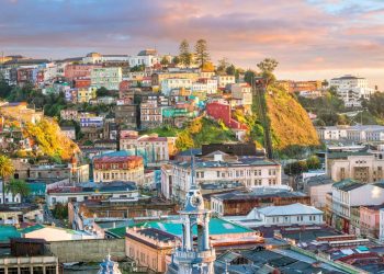 Cidade litorânea do Chile, descoberta em 1536, é uma das mais históricas do país e oferece um patrimônio mundial único aos moradores e visitantes