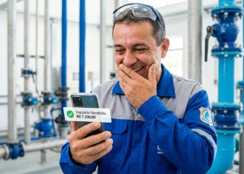 A carreira que não sofre com crise porque mexe com o essencial está pagando R$ 7.200 para técnicos que deixam tudo limpo e a cidade funcionando