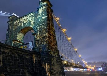 Com 308 metros de vão e inaugurada em 1849, a ponte na Virgínia Ocidental é a travessia suspensa mais antiga em operação para pedestres nos Estados Unidos