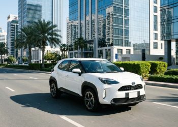 O SUV híbrido japonês que faz 22 km/l na cidade e custa menos que um Corolla zero