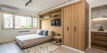 Este estúdio de 30 metros quadrados parece gigante, tem cama invisível e cozinha embutida para morar no centro com um luxo absurdo