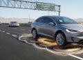 Suécia e Estados Unidos começam a abandonar o asfalto comum e testam estradas magnéticas que carregam a bateria do carro enquanto você dirige