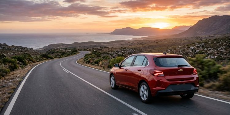 Chevrolet Onix virou referência entre hatches porque combina motor turbo, porta-malas de 275 litros e rotina sem sustos