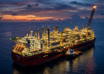 A refinaria flutuante que liquida o gás em alto-mar: como o navio-fábrica de 400 metros transforma campos de gás inalcançáveis em combustível global