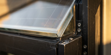 Como janelas transparentes de perovskita convertem luz solar invisível em energia residencial