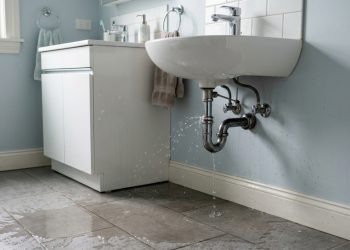 Quanto custa trocar o encanamento da casa e evitar vazamentos que causam prejuízos na reforma