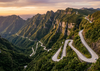 Serra do Rio do Rastro (SC) vira a "Carretera Asombrosa" em 2026 com suas 284 curvas esculpidas no abismo