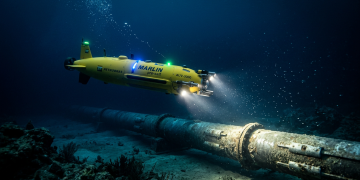 Os robôs mergulhadores que vigiam quilômetros de dutos no fundo do oceano sem intervenção humana