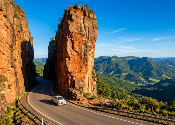 Serra do Corvo Branco (SC) entrega o maior corte em rocha arenítica do Brasil e vira o portal para o frio extremo da Serra Catarinense