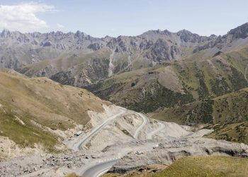 Rodovia Pamir - Créditos: depositphotos.com / fthuerig