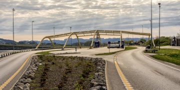 O projeto europeu de 40 bilhões de euros para instalar túneis de concreto flutuantes a 30 metros de profundidade no oceano para cruzar fiordes gigantes