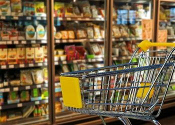 Custo de vida em SP sobe 0,72% em março com impacto da guerra sobre combustíveis e alimentos
