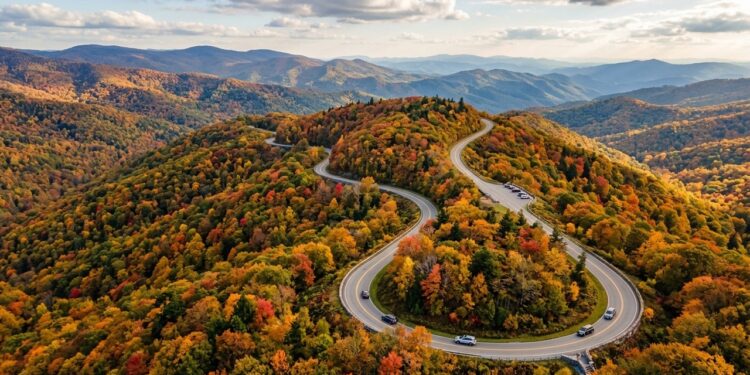 Cortando as montanhas dos Apalaches por 755 km de extensão, a estrada cênica americana é famosa mundialmente por suas belas vistas florestais
