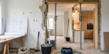 Quanto custa contratar um pedreiro para abrir uma parede e integrar sala e cozinha em 2026 sem comprometer a estrutura