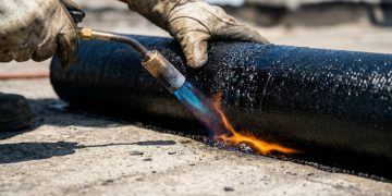 Quanto um especialista cobra para impermeabilizar com manta asfáltica um terraço de 80 m² com vazamento em 2026?