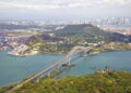 Com 1.654 metros de extensão e inaugurada em 1962, a histórica estrutura de aço cantiléver uniu as Américas ao cruzar a entrada do Oceano Pacífico