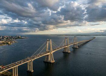 Com 8,6 km de extensão sobre o Lago de Maracaibo, a imponente estrutura estaiada venezuelana é uma das maiores pontes de concreto do mundo