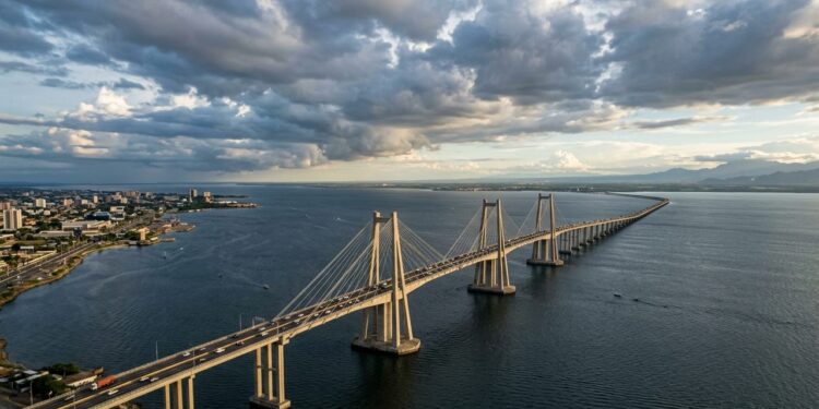 Com 8,6 km de extensão sobre o Lago de Maracaibo, a imponente estrutura estaiada venezuelana é uma das maiores pontes de concreto do mundo