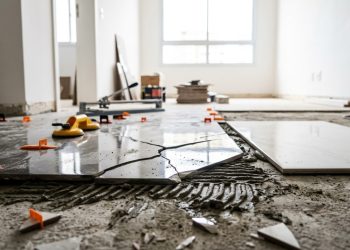 Quanto um azulejista cobra para assentar porcelanato em um banheiro de 5 m² em 2026?