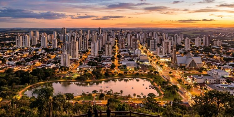 Nasceu de um ninho de cobras venenosas e virou uma cidade planejada de avenidas largas no oeste do Paraná