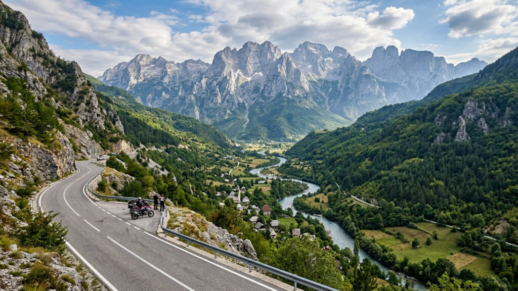 Percorrendo 85 km de montanhas, a rota atinge 1.900 metros e margeia cânions gigantescos na região mais selvagem dos Bálcãs
