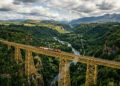 Com 102 metros de altura sobre um abismo, e inaugurado em 1890, o monumental viaduto de aço é o maior símbolo ferroviário do Chile de sua época