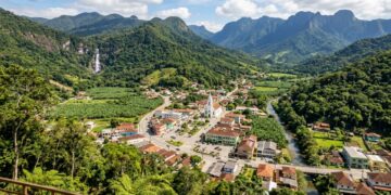 Capital catarinense da banana e o recorde de 14 cachoeiras: a cidade que abriga a queda d'água mais alta de Santa Catarina