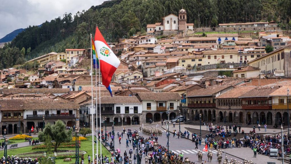 A histórica capital imperial situada a 3.400 metros de altitude que encanta os viajantes com suas muralhas incas e rica herança cultural